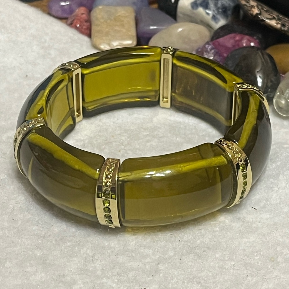 Vintage Translucent Green Bracelet - Picture 4 of 10